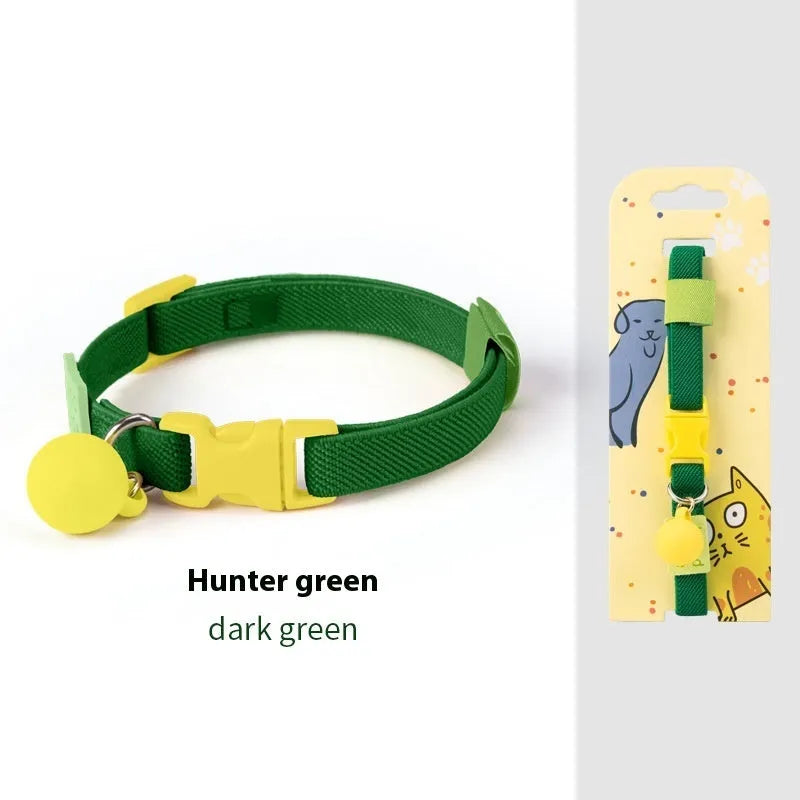 A small dog's elastic polyester collar in a monochrome colour, adjustable between 22cm and 32cm.
