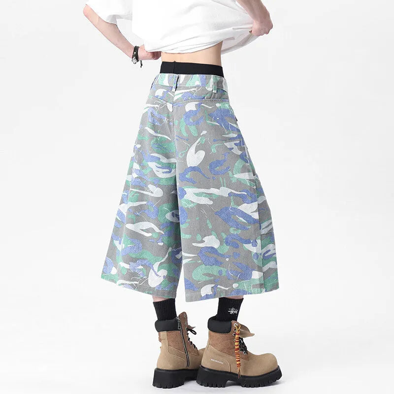 Cropped straight-leg camouflage cotton work trousers with a front pocket and zip fly.