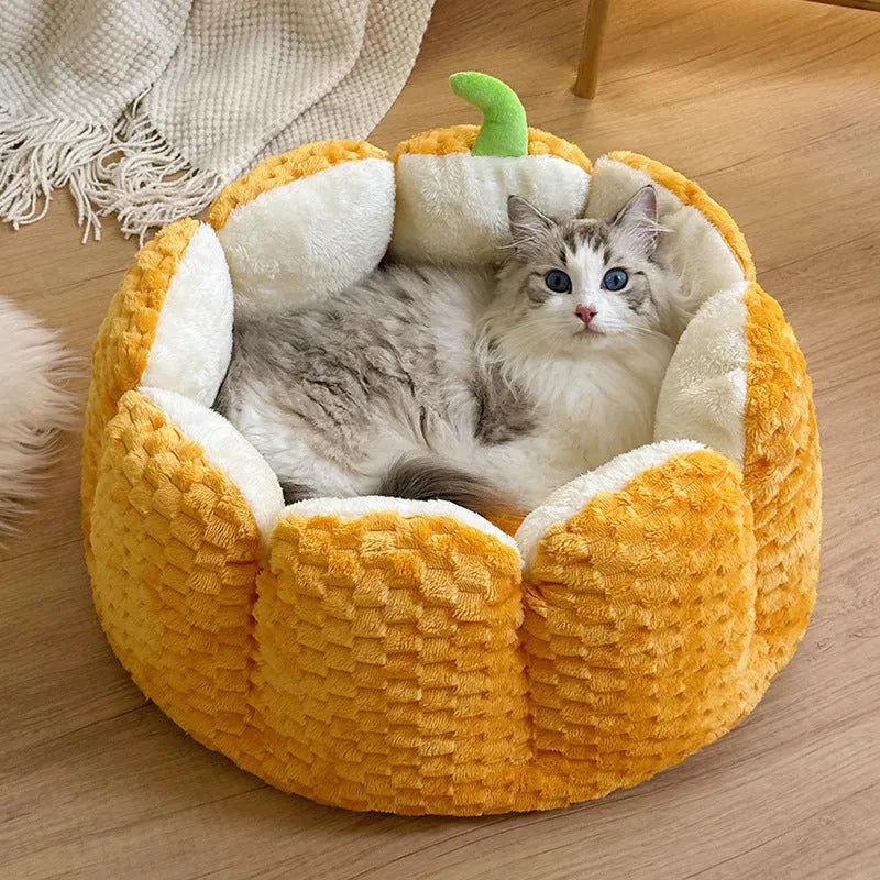 Pumpkin-shaped pet nest with raised rim, warm cat bed for Halloween and autumn, sizes S and M.