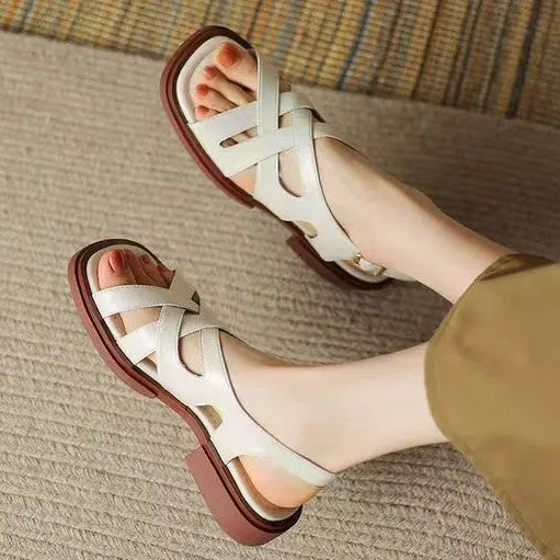 Women's patent leather sandals with square toe and low heel in black, brown and off-white colours