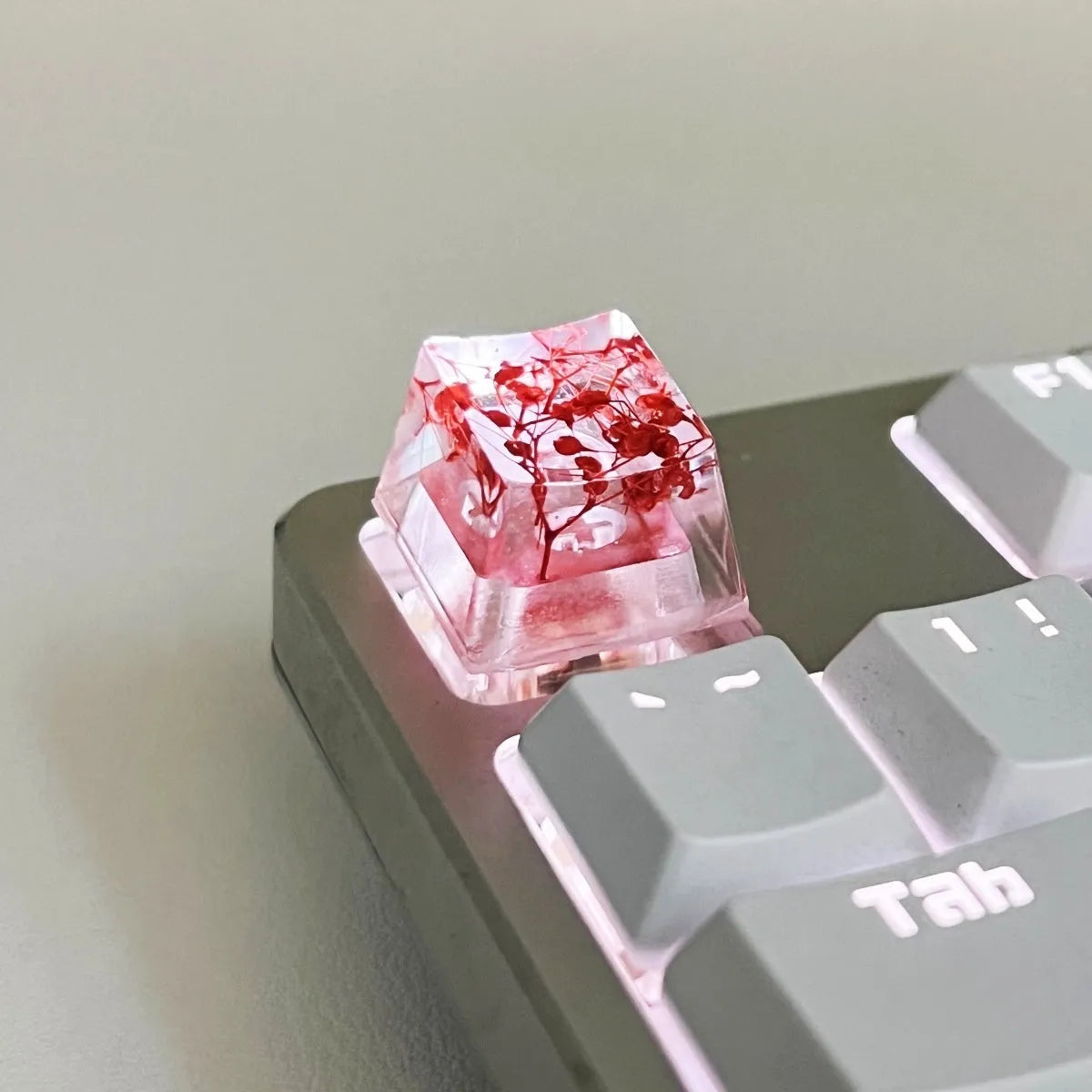 Transparent resin starry sky keycap with glitter particles in red, pink, green, violet colours for mechanical keyboards