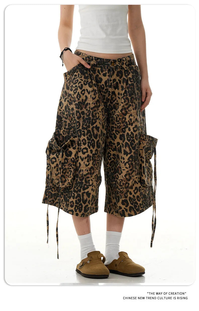 Women's leopard print cotton cropped trousers with high waist and straight leg design