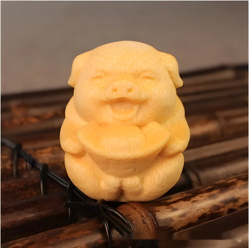 Solid bamboo pig carving ornament measuring 4cm tall with 3.5cm diameter