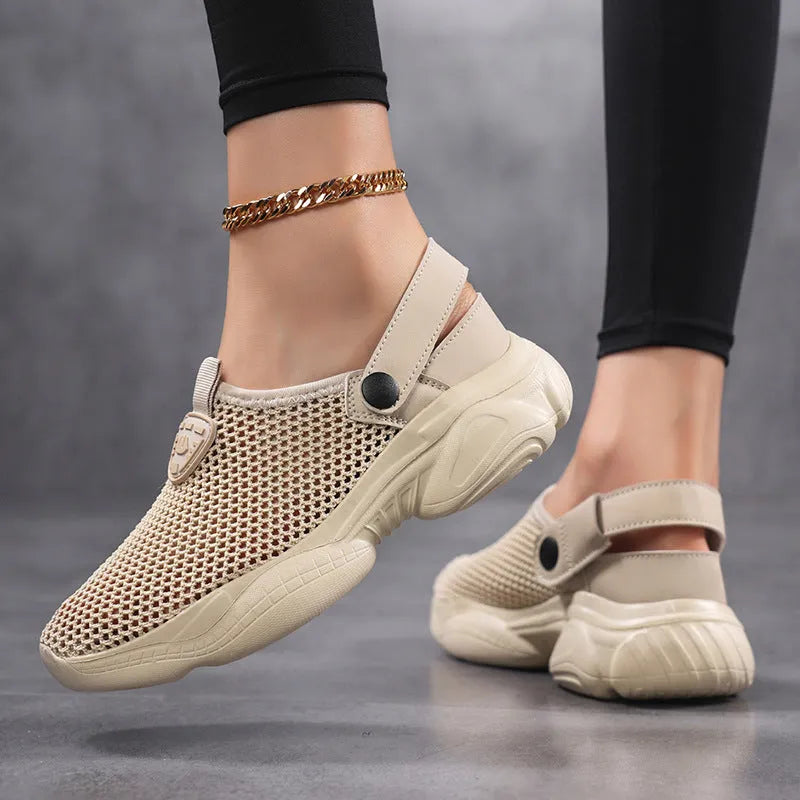 Women's casual sports sandals in beige with Flyknit upper and round toe design.
