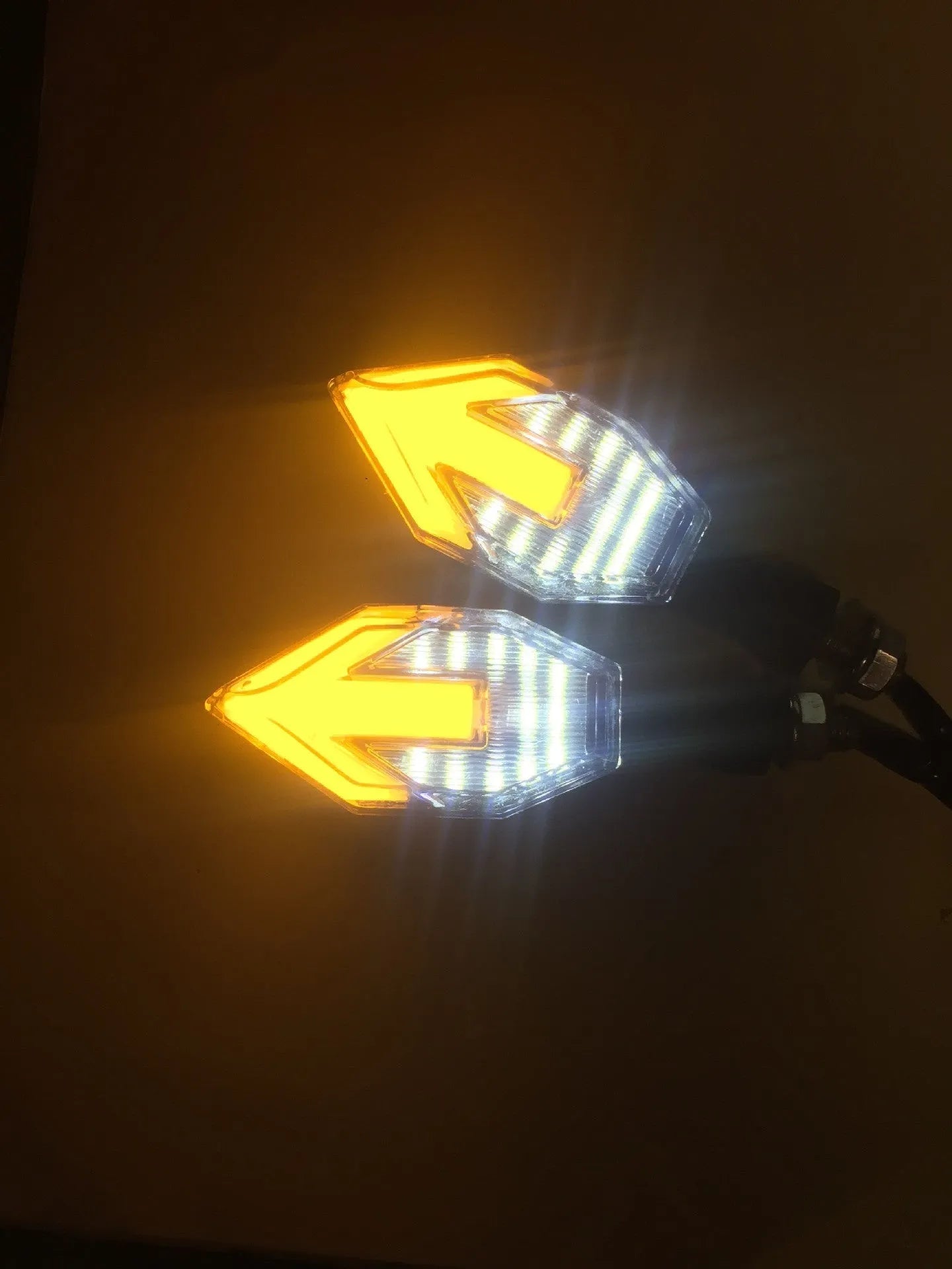 Arrow-shaped LED motorcycle 12V direction signal lamp with ABS plastic housing universal fit