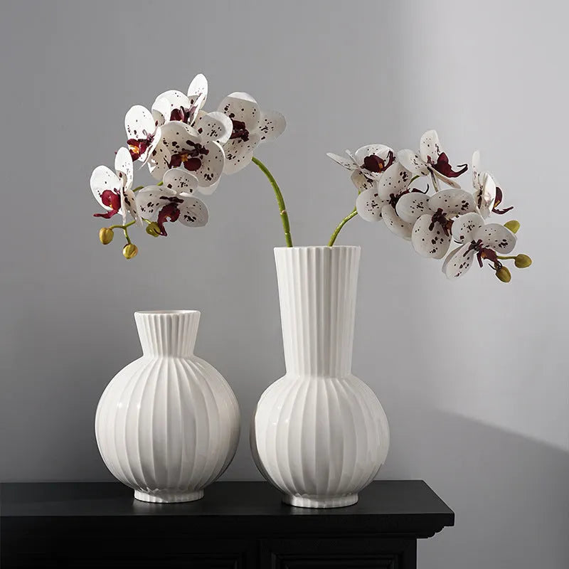 White ceramic striped ball vase in American country style with optional floral arrangements