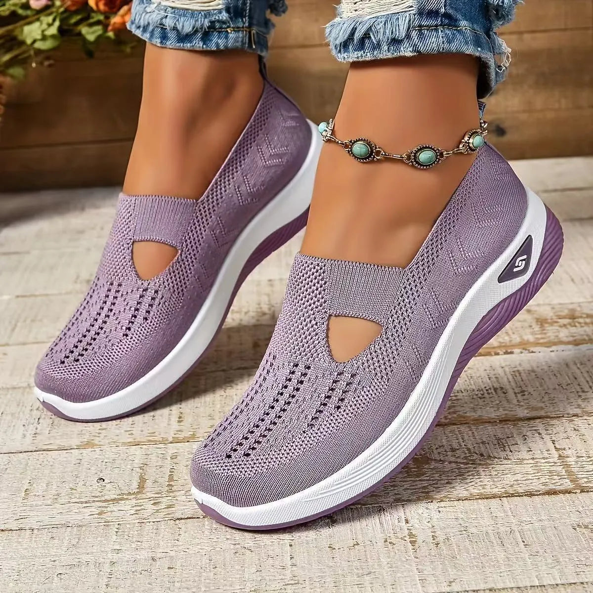 Casual mesh walking shoes with T-strap in multiple colours on a soft PVC sole.