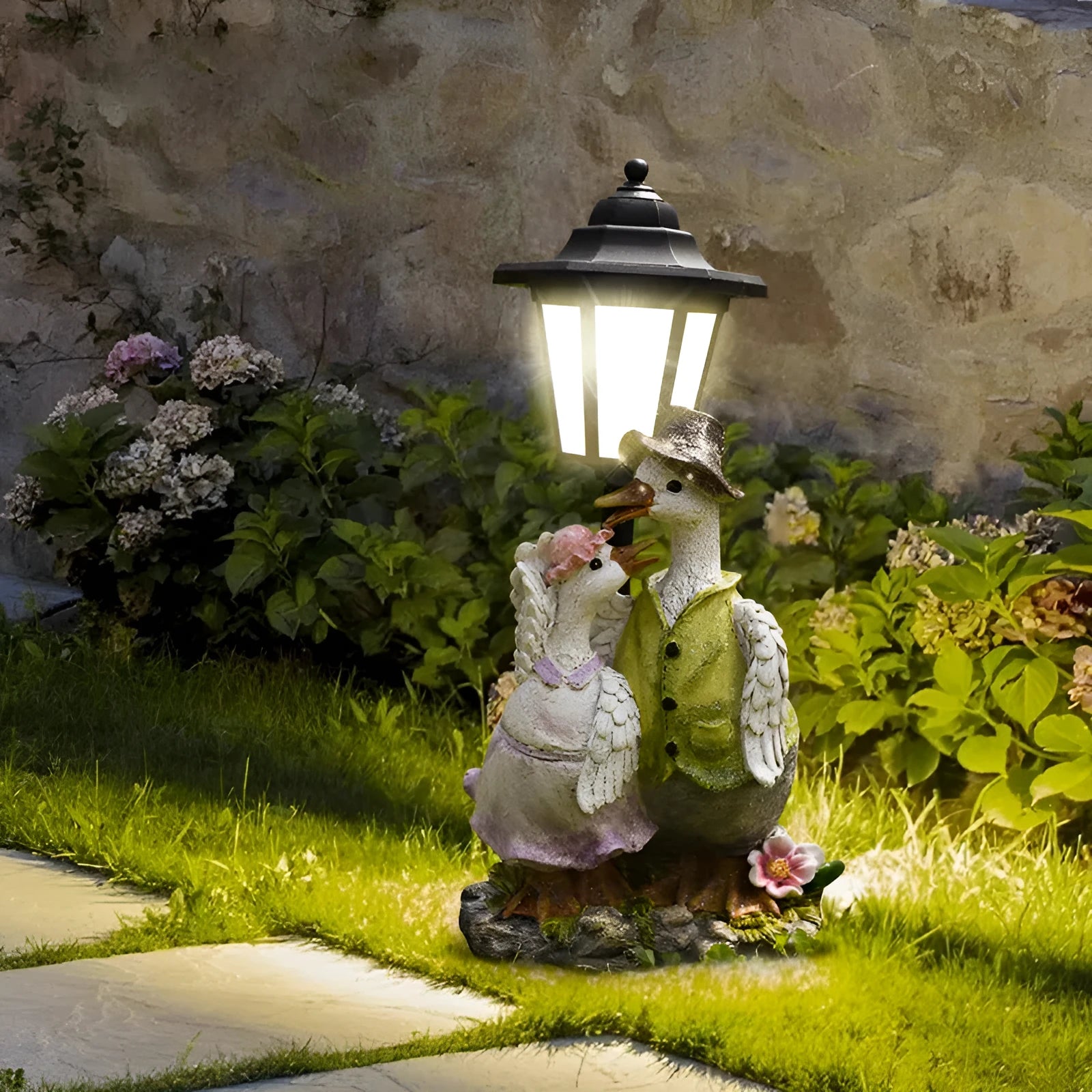Solar hexagonal garden lamp with American country style design in synthetic resin construction