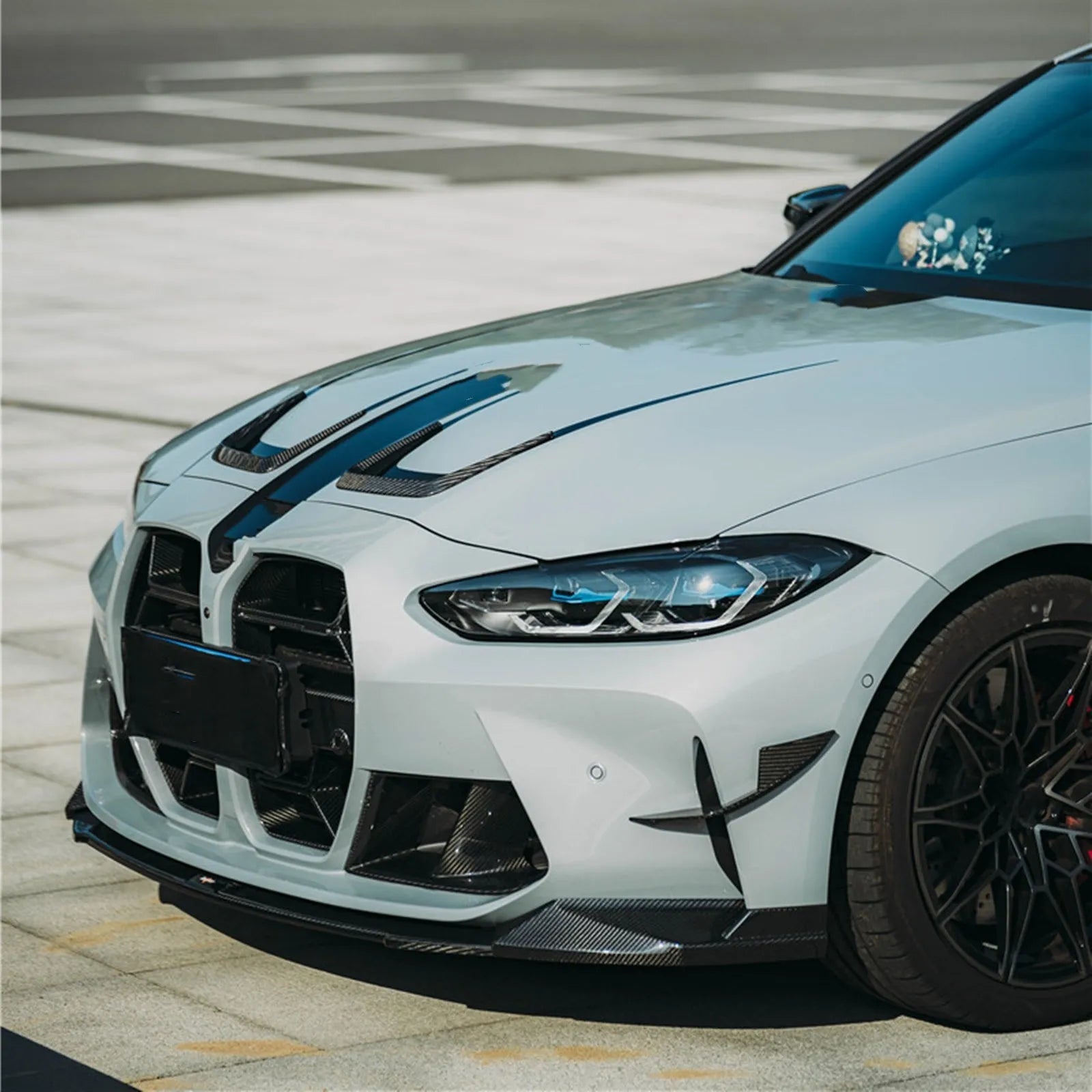 Dry carbon fibre front bumper grille for BMW M3 M4 G80 G82 models with 3K weave pattern