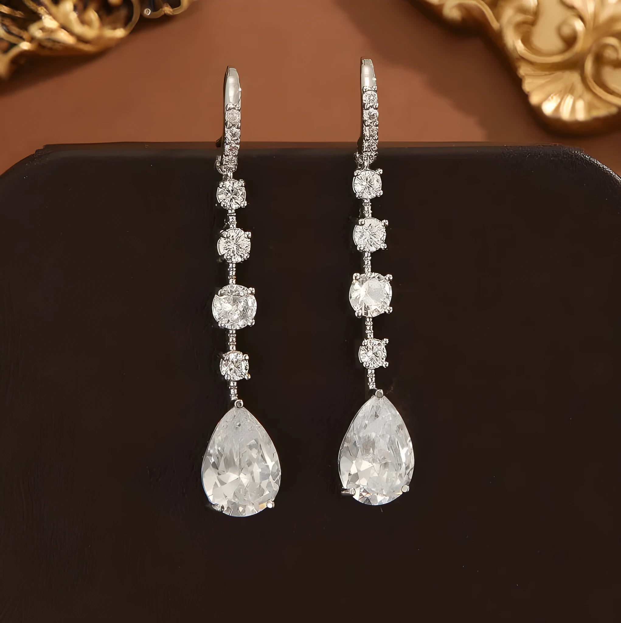 Silver white zircon pear-shaped drop high-carbon earrings on copper base for women