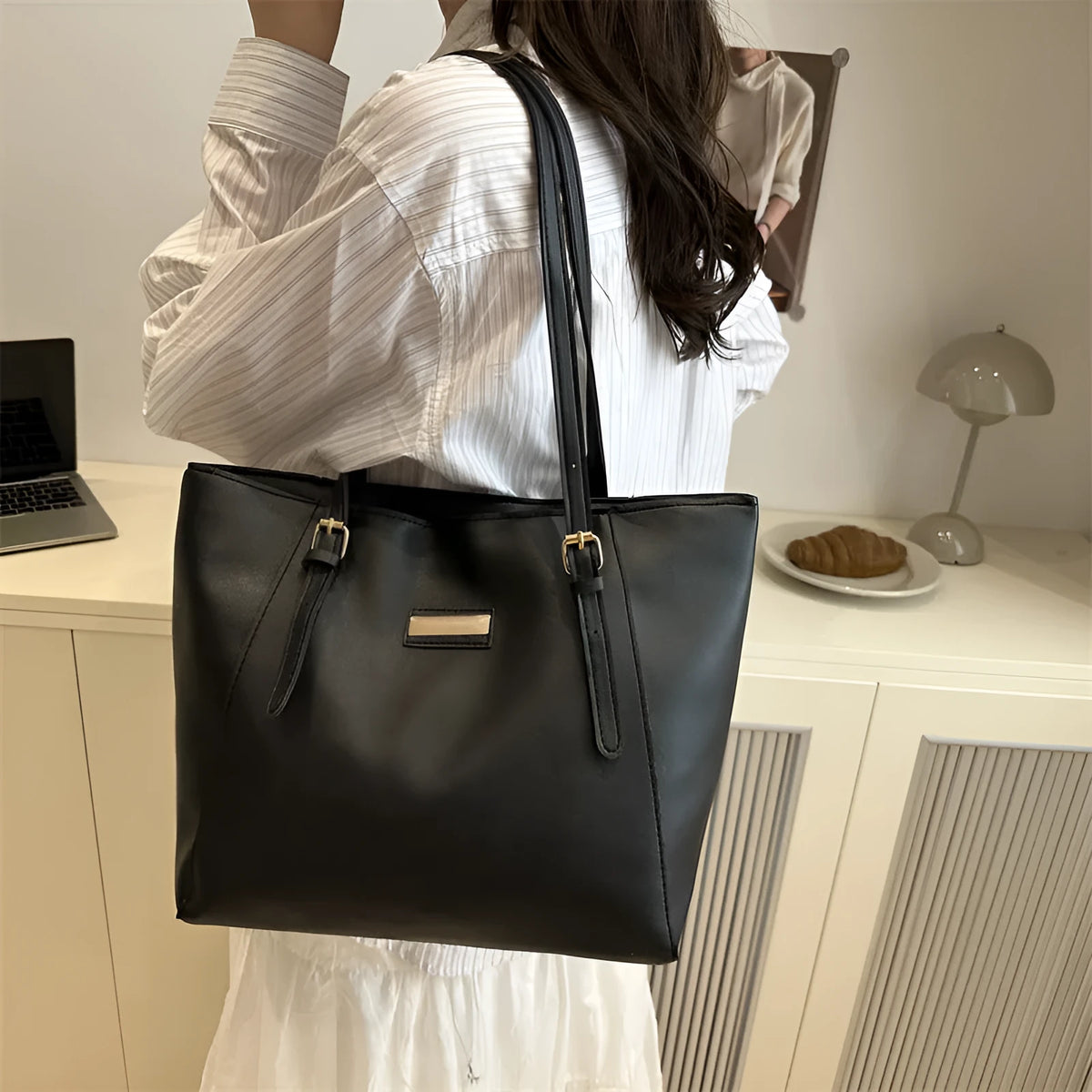 Large capacity women's retro PU shoulder bag in black with double connector straps and three-dimensional outer pocket
