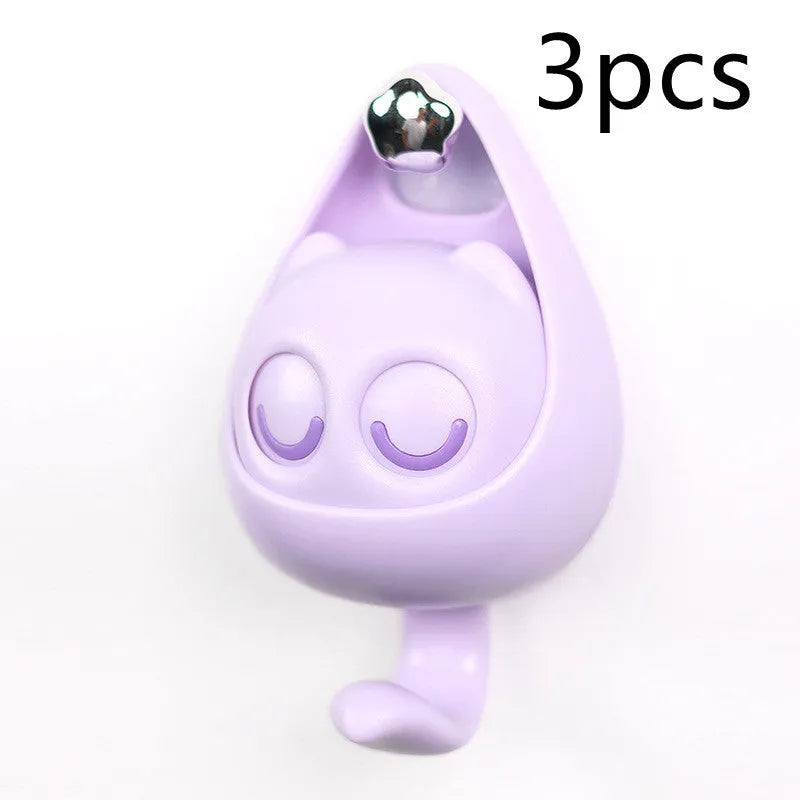 Cream white cat-shaped adhesive wall hook with winking eyes, 2.5kg capacity, 105x61x45mm