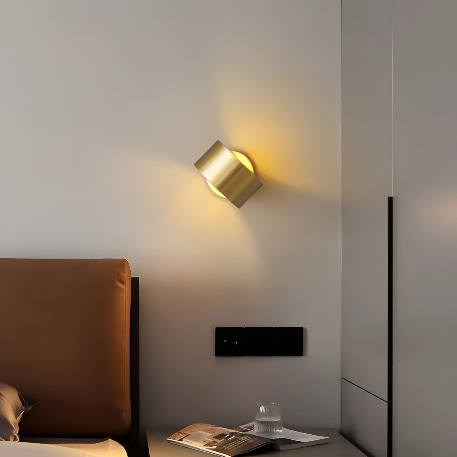 Modern wall lamp with a copper-colour finish, shown in black and gold options.