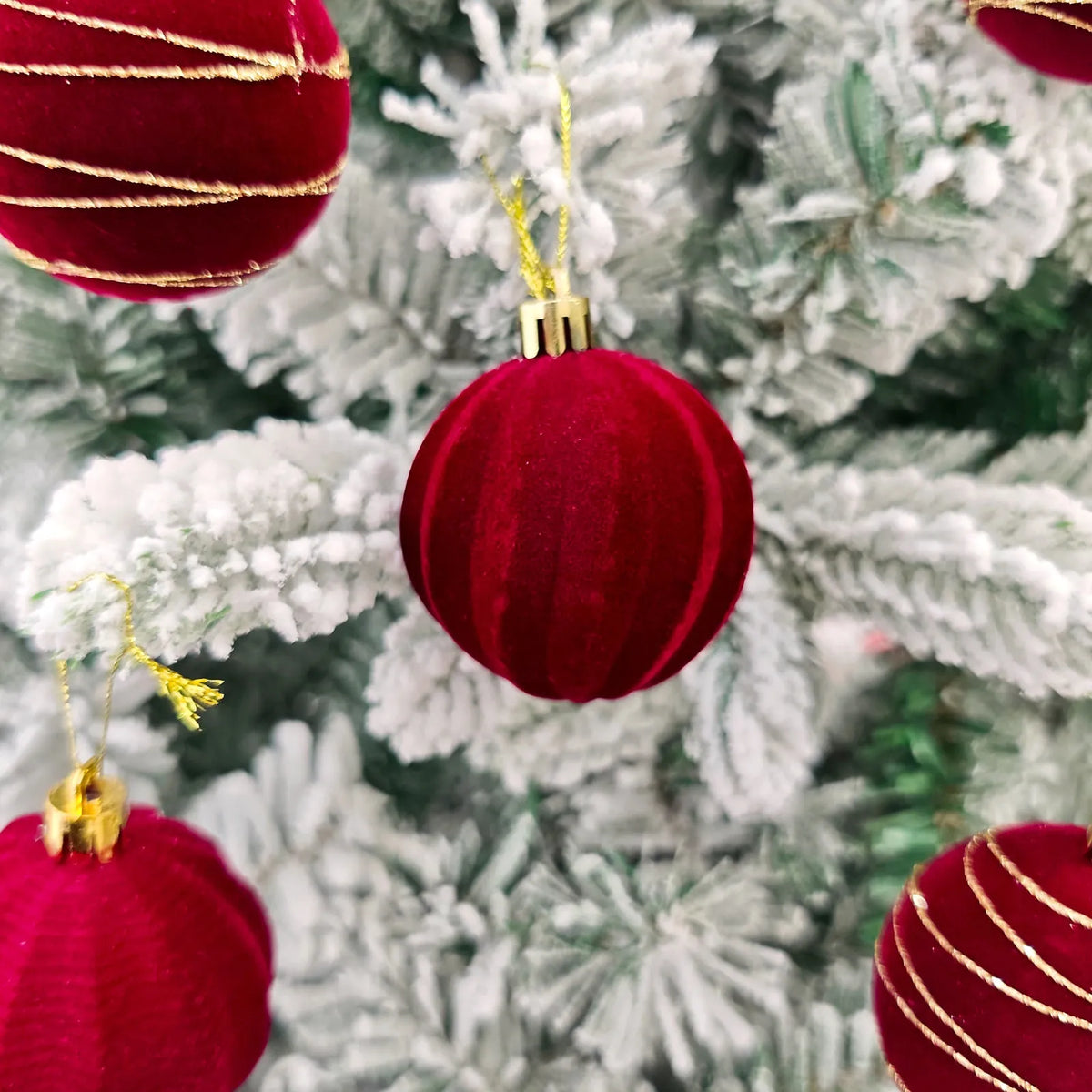 6cm electroplated plastic Christmas ball pendants in champagne gold, white, and flocked painted finishes, 30 pieces