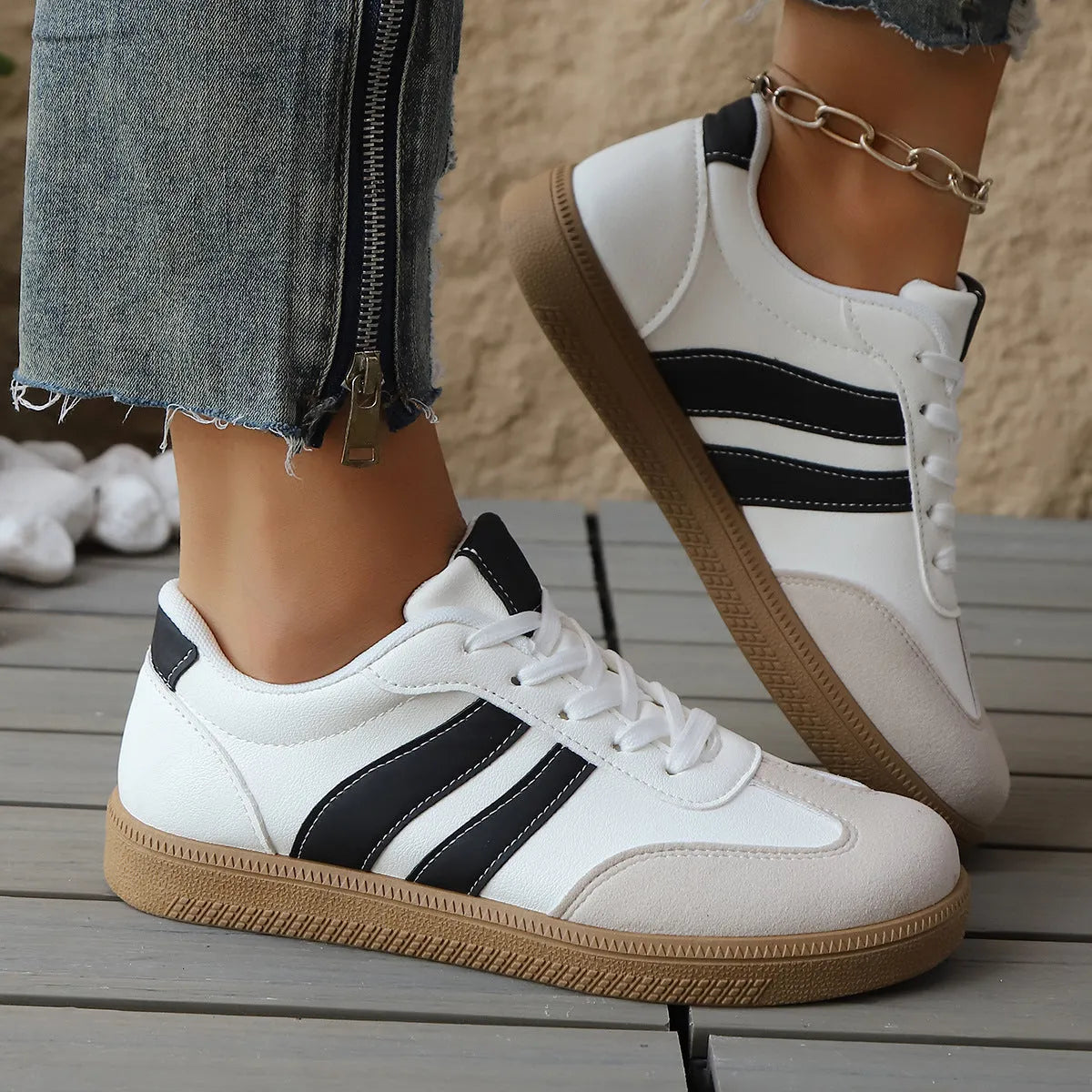 Women's lightweight casual sneakers in red and white, flat heel, round toe, sizes 36-42