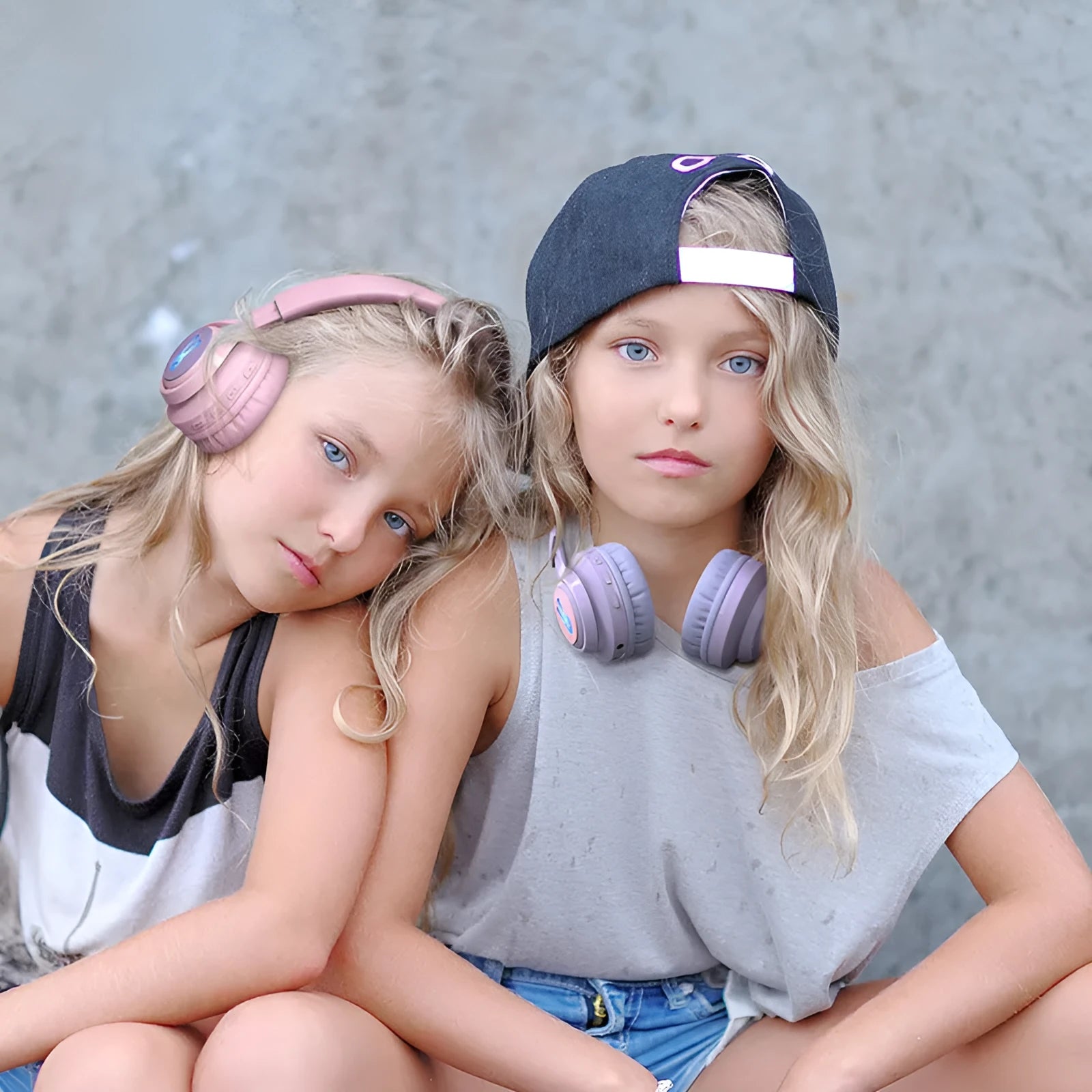Wireless children's headphones with RGB lighting in bunny purple and pink colour options