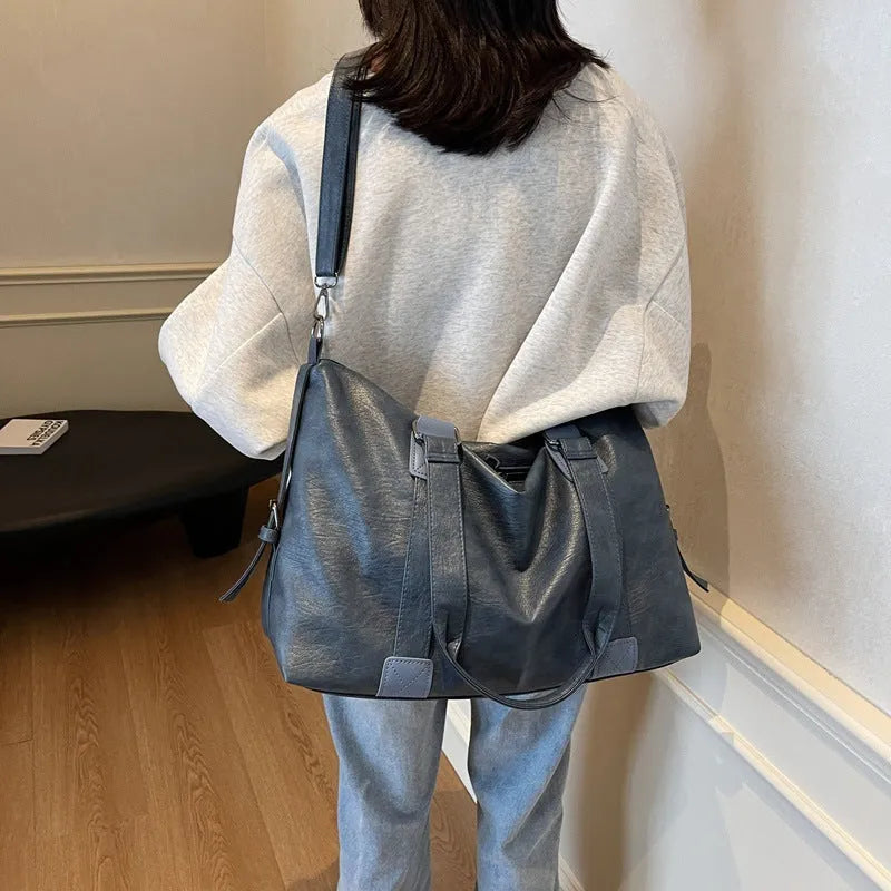 Lightweight PU crossbody sports gym bag in black with 20-35L capacity