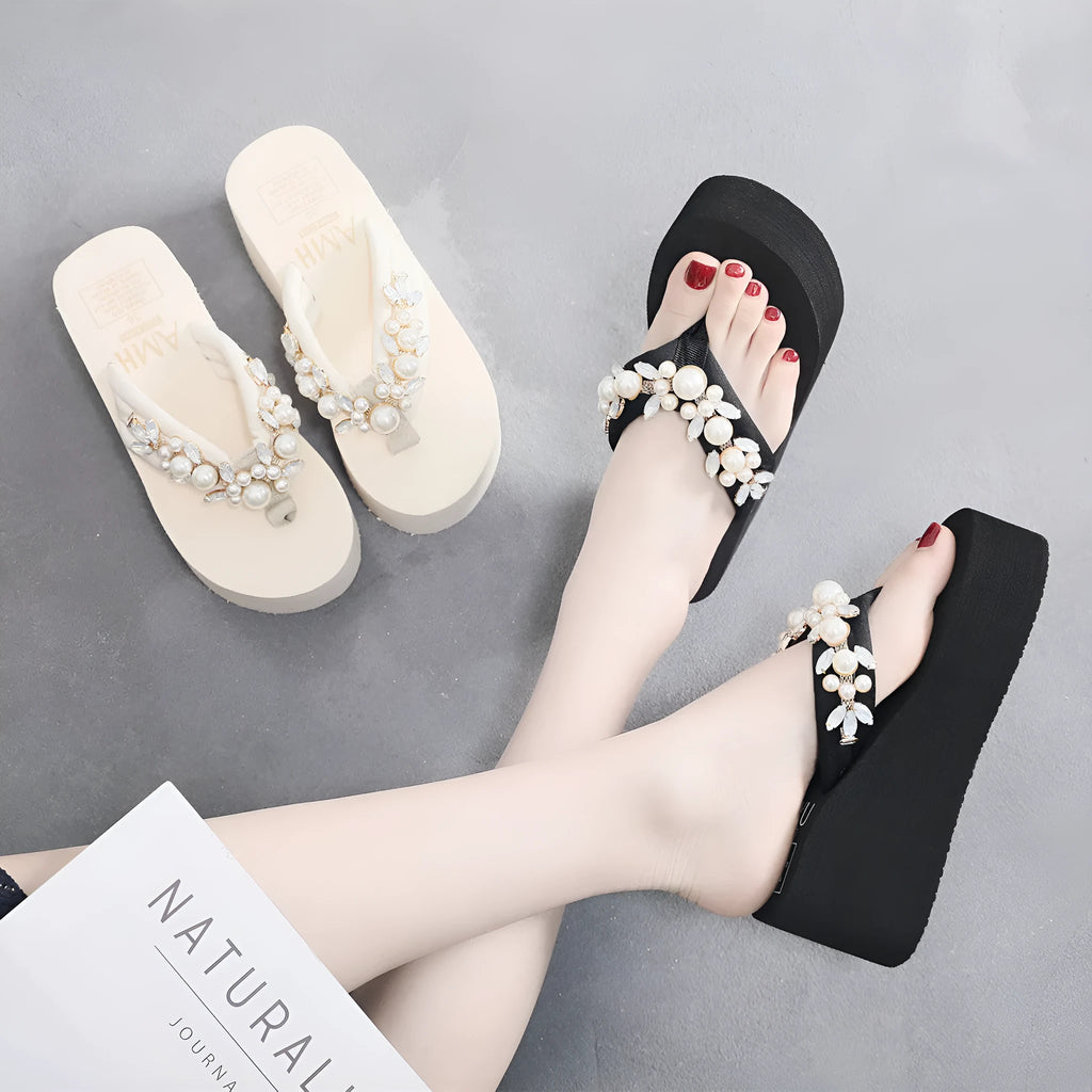 Women's high-heeled flip-flop in beige with a cotton cloth upper.