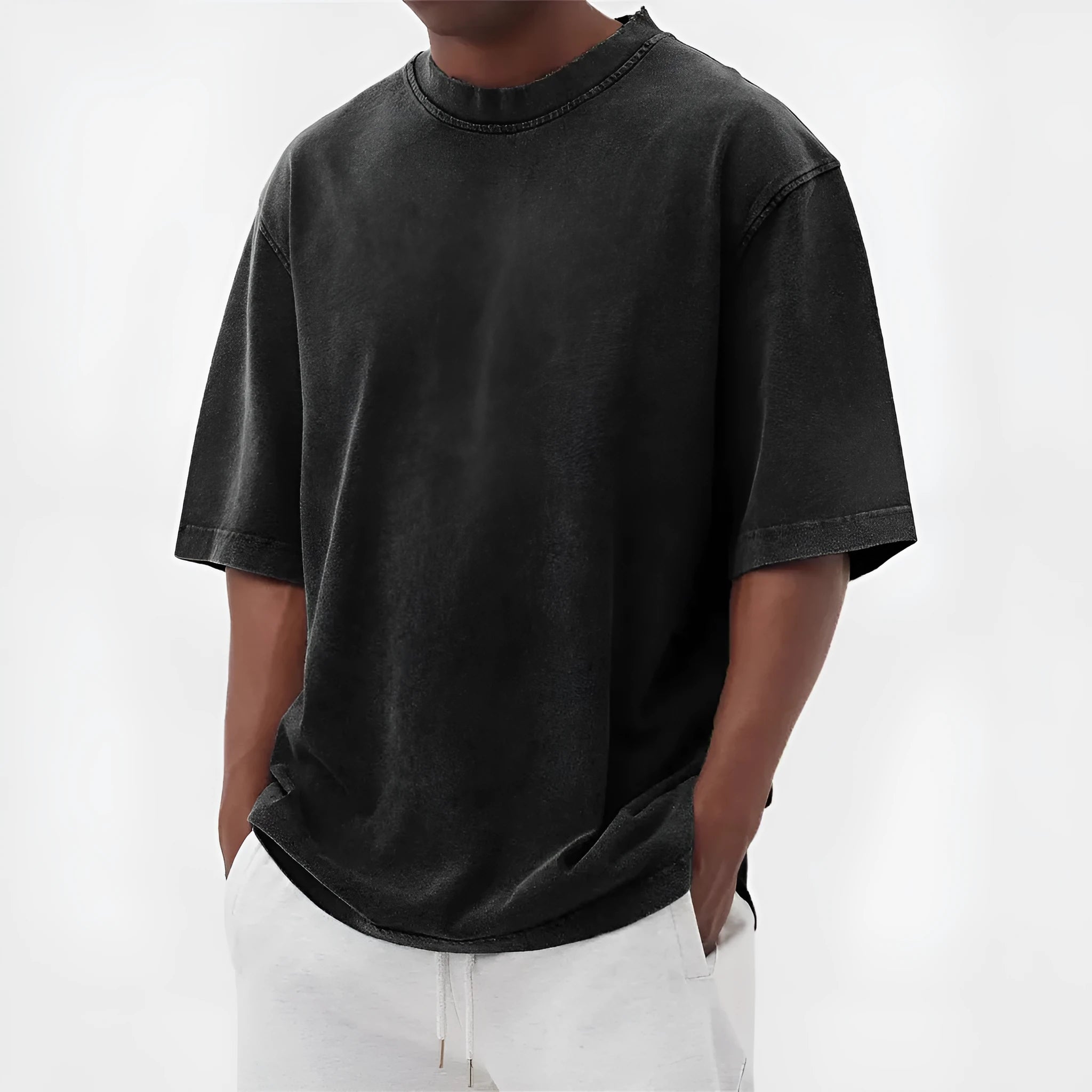 Men's stone-washed polyester t-shirt in loose fit with half sleeves and distressed finish