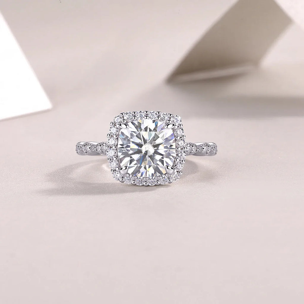 Square moissanite ring in S925 silver with platinum plating, 8.5mm stone, sizes 5 to 9, gift box and GRA certificate.