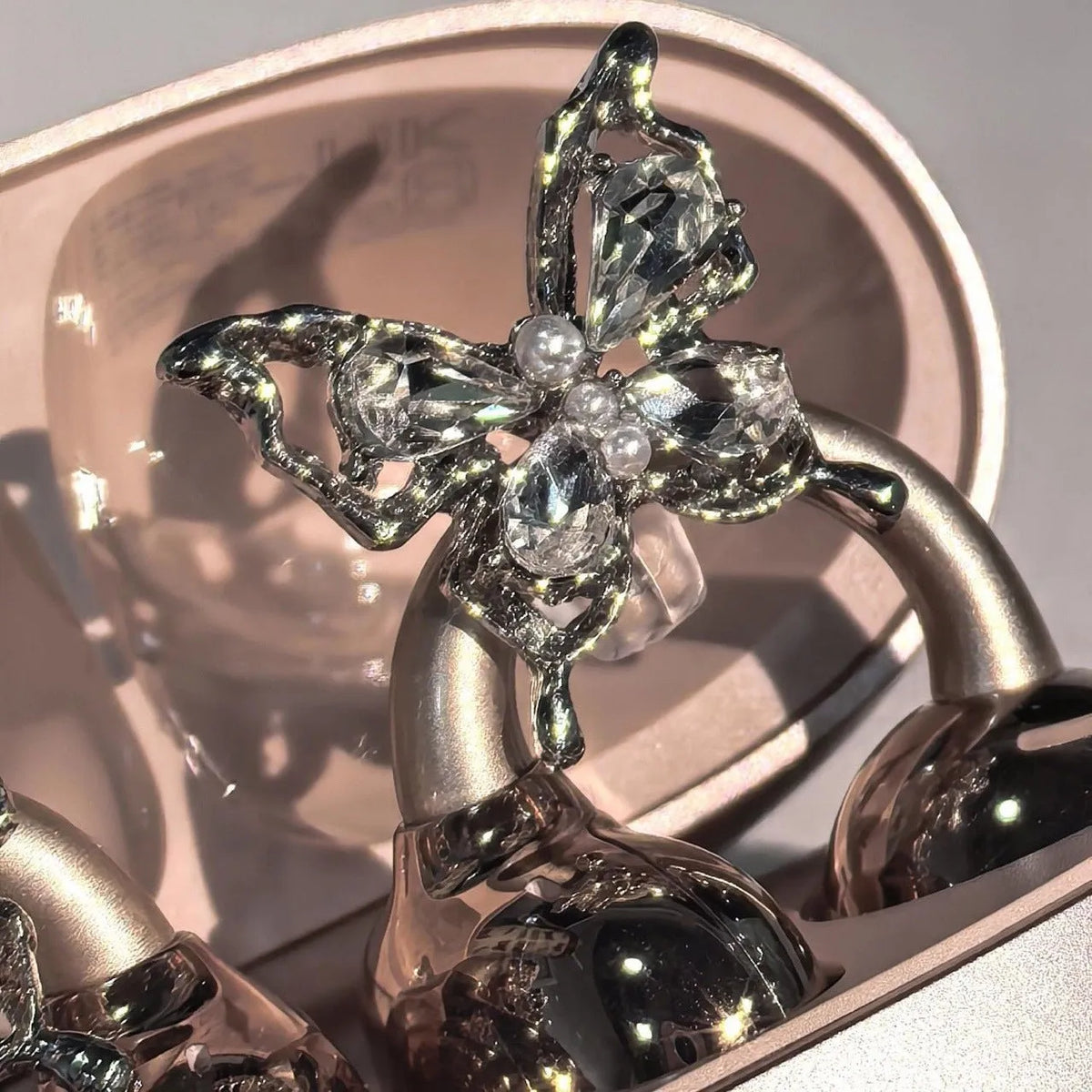 Silver copper earphone clip with diamond bow and drill buckle design for headphones
