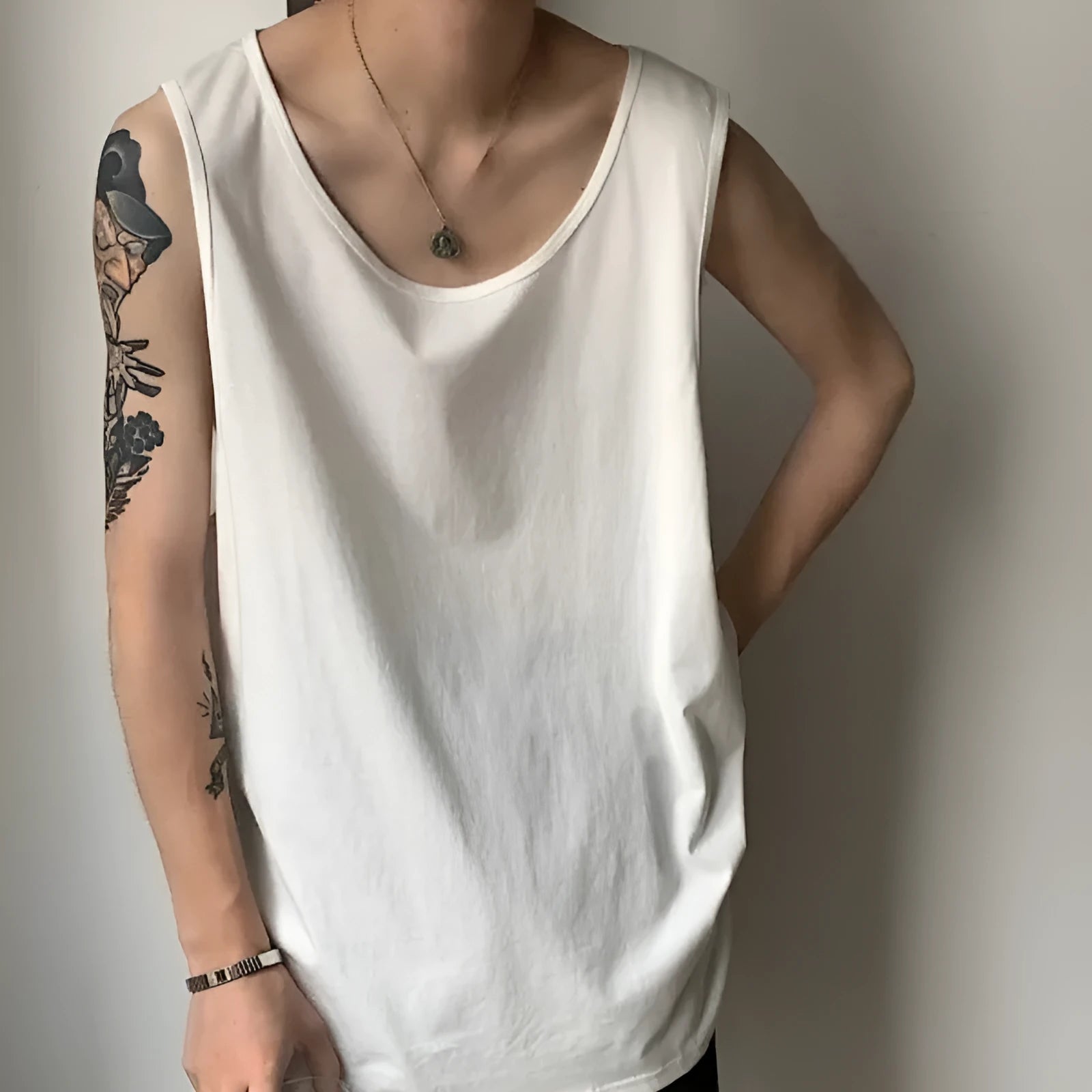 Sleeveless vest in solid colour, loose fit, polyester blend, straight hem, black