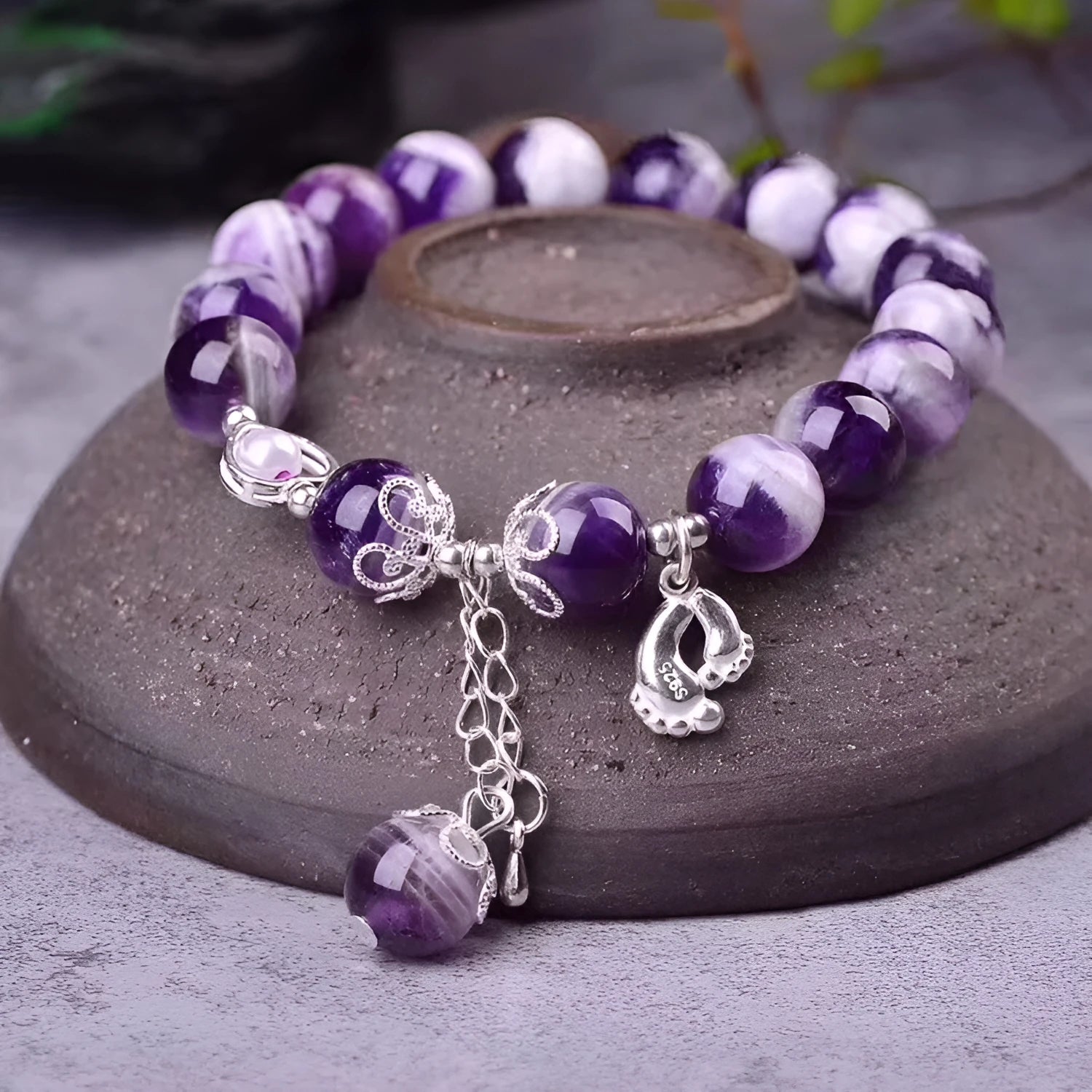 Natural purple amethyst bracelet with 10mm round beads in women's OL fashion style