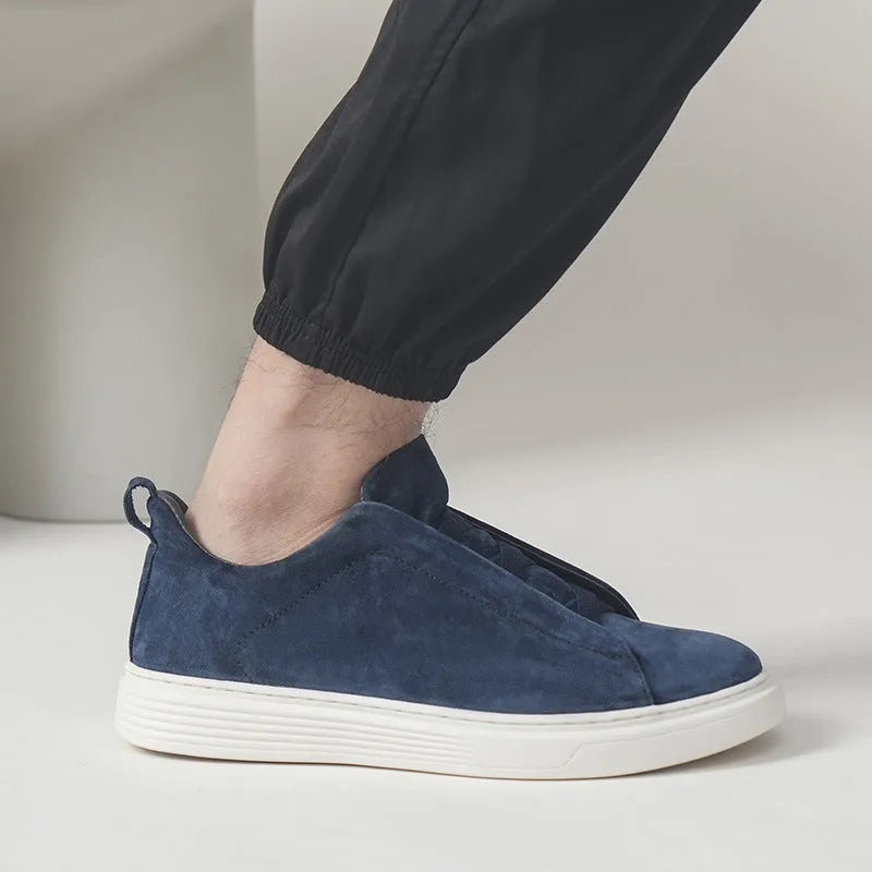 Men's elastic no-tie white casual sneakers in solid colour with top pigskin leather upper, low top, and round toe