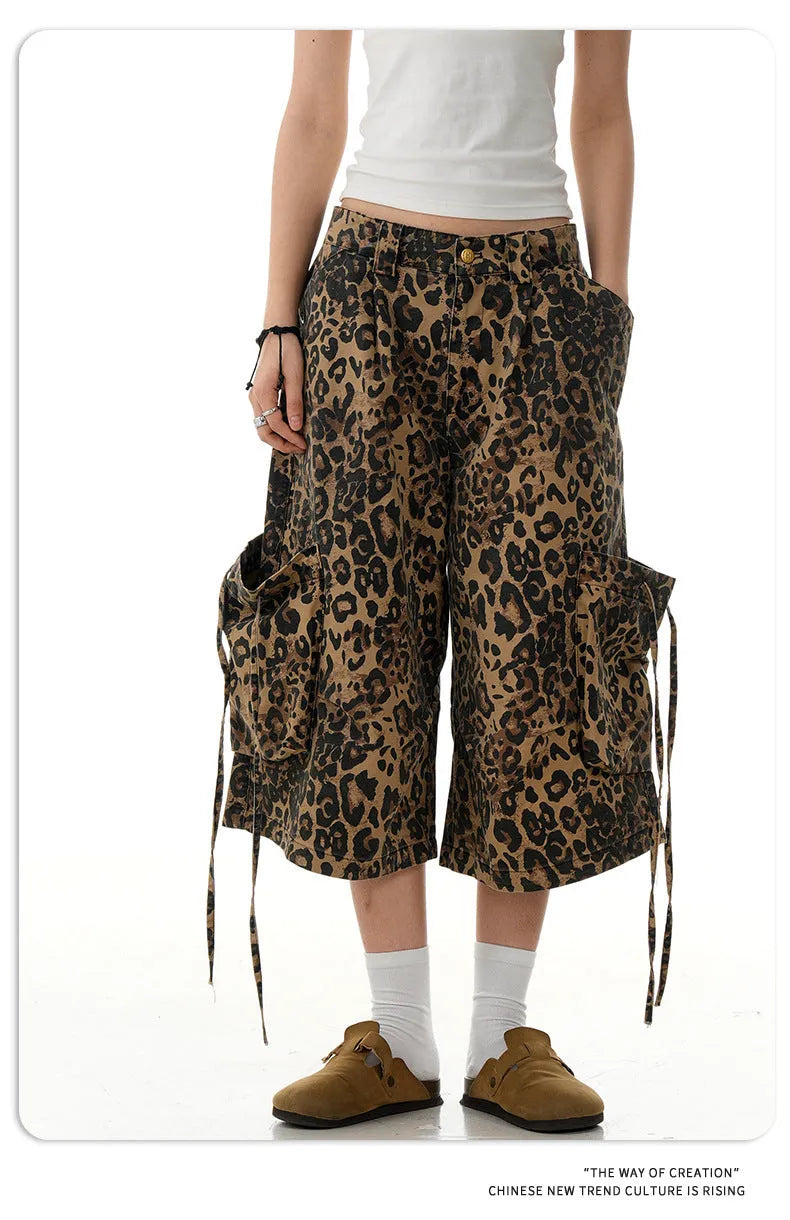 Women's leopard print cotton cropped trousers with high waist and straight leg design
