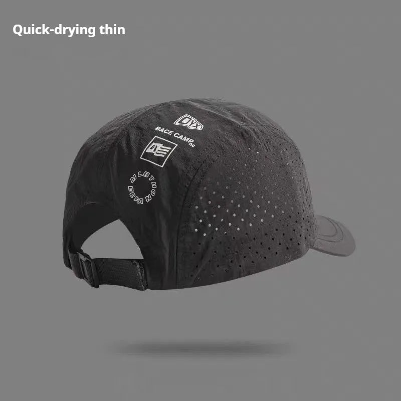 Men's adjustable baseball cap in breathable mesh fabric with dome crown