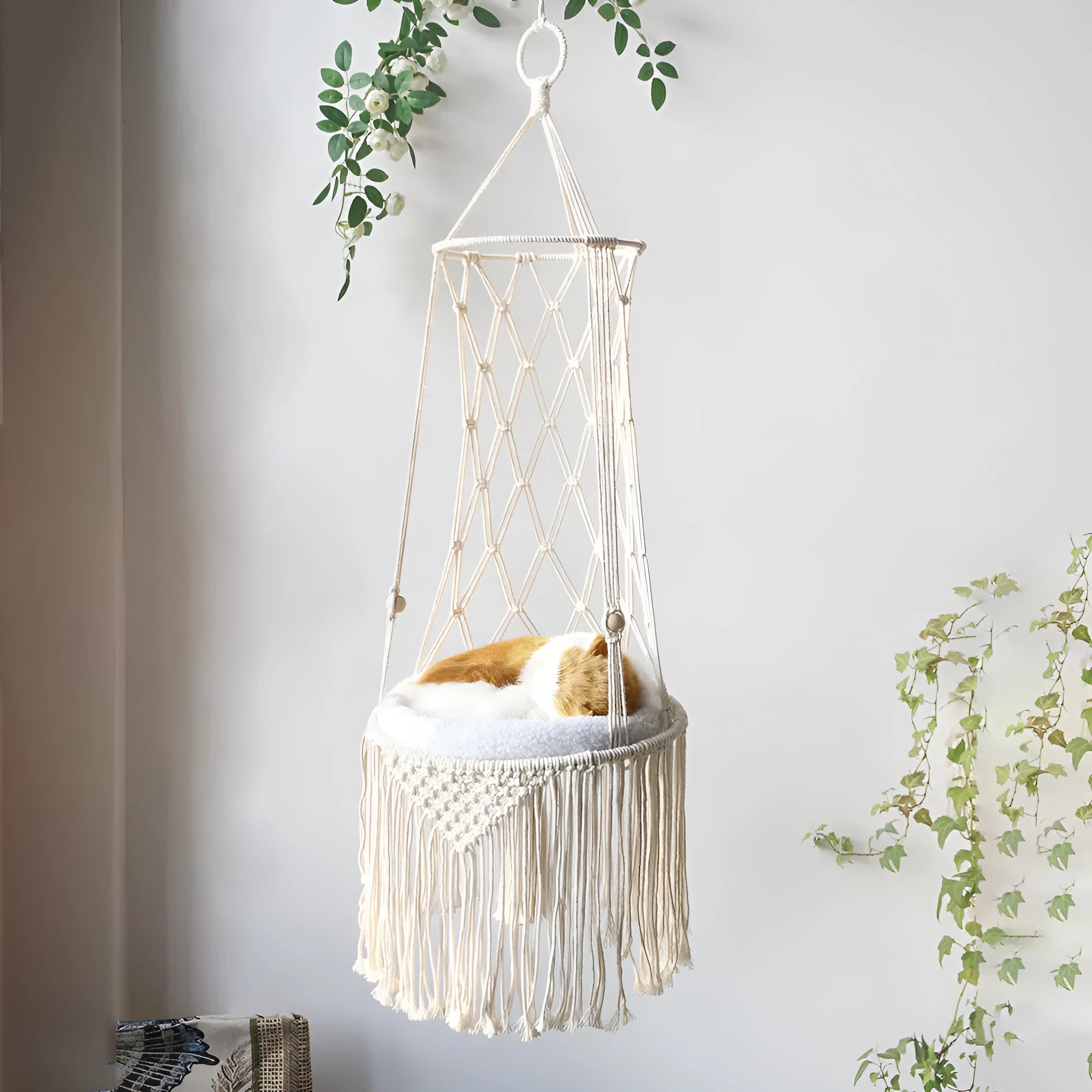 Macrame hanging pet bed in natural colour for cats, woven cotton hammock with 25x30x45 cm dimensions