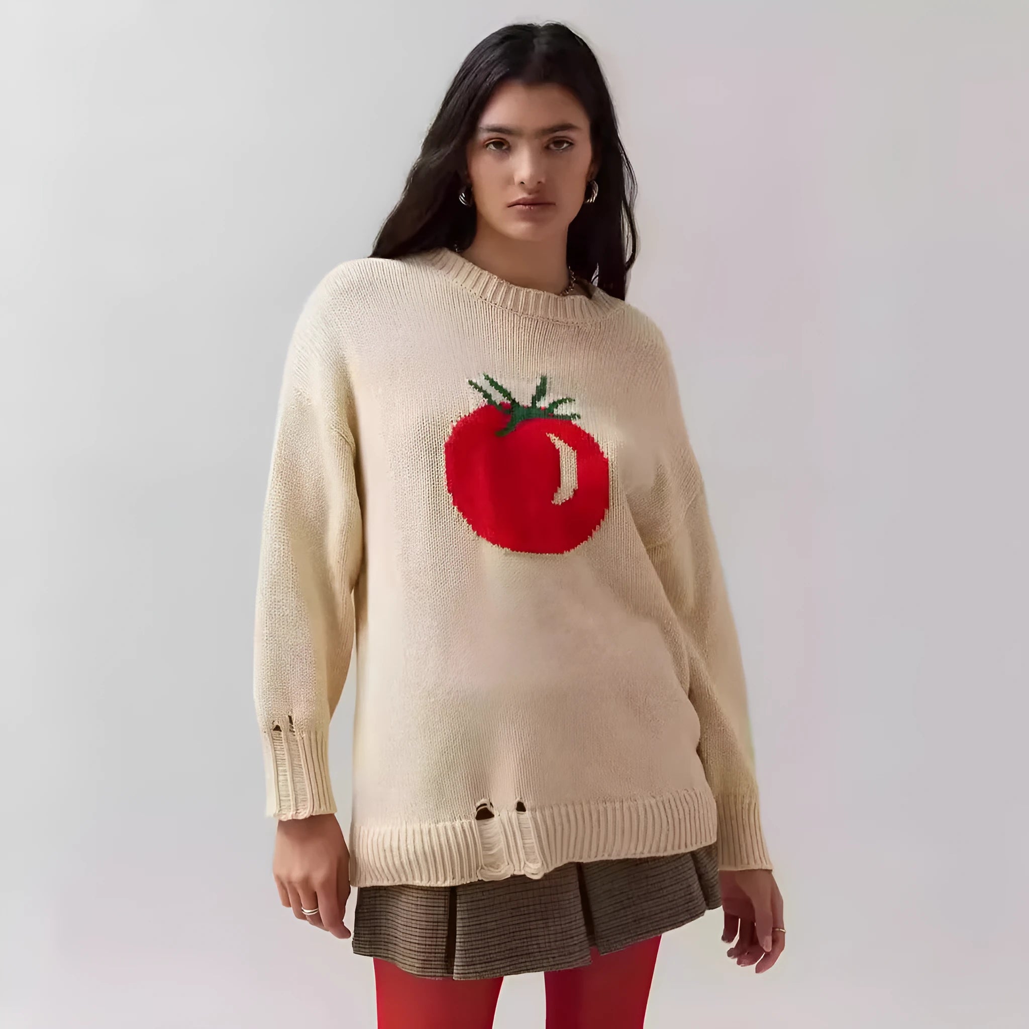 Women's milky white loose-fitting Jacquard knit sweater with round neck and long sleeves.