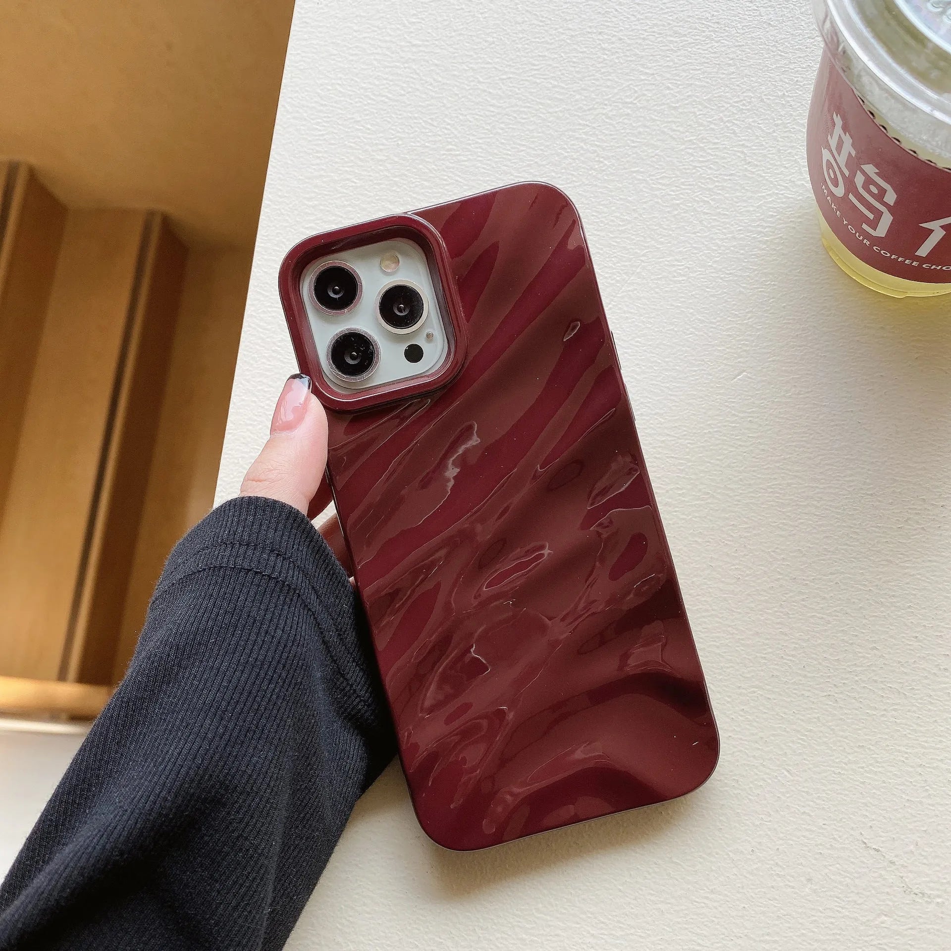 Anti-fall soft solid colour wave pleated TPU phone case for Apple iPhone