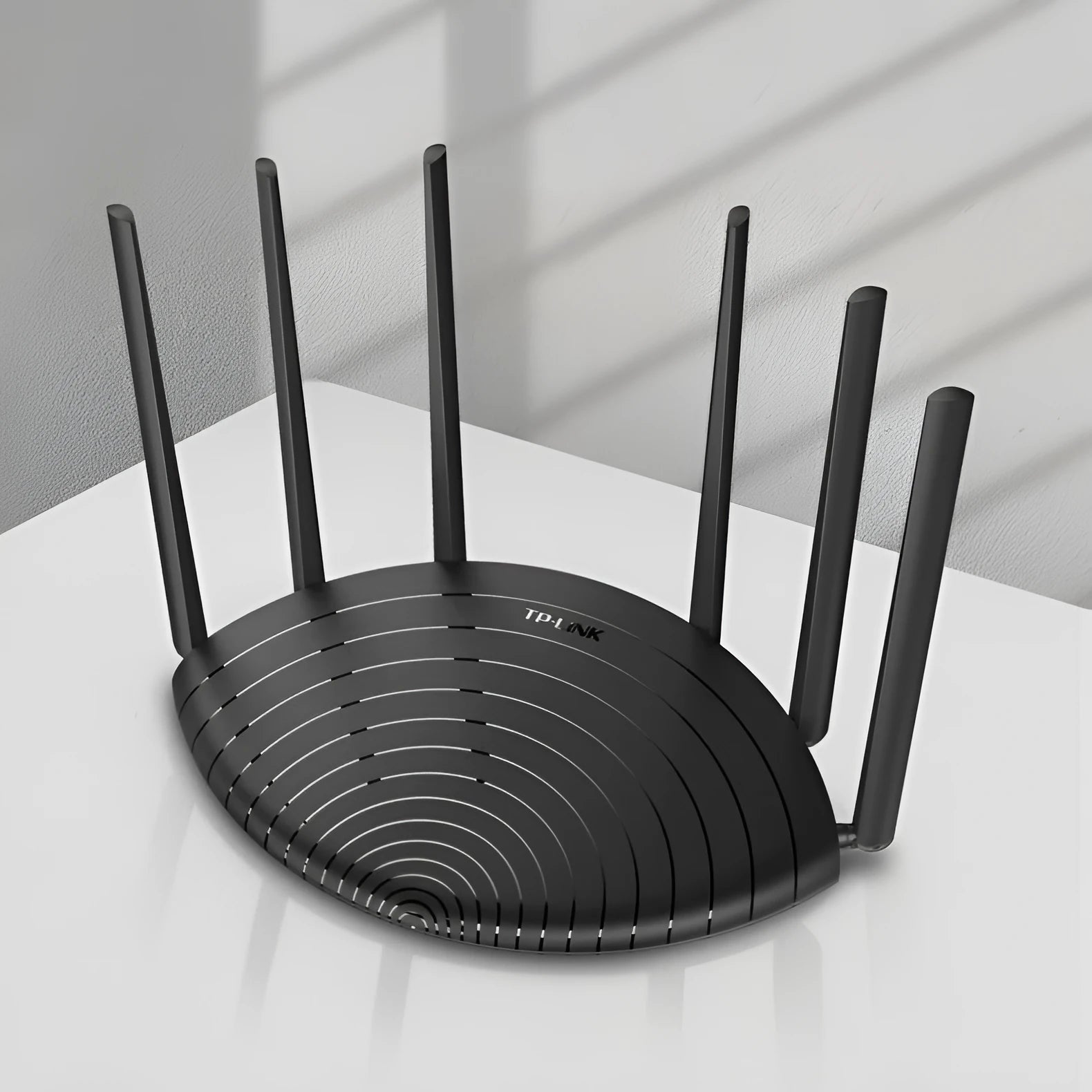 TP-Link TL-WDR7661 AC1900 Gigabit wireless router in a compact black design.