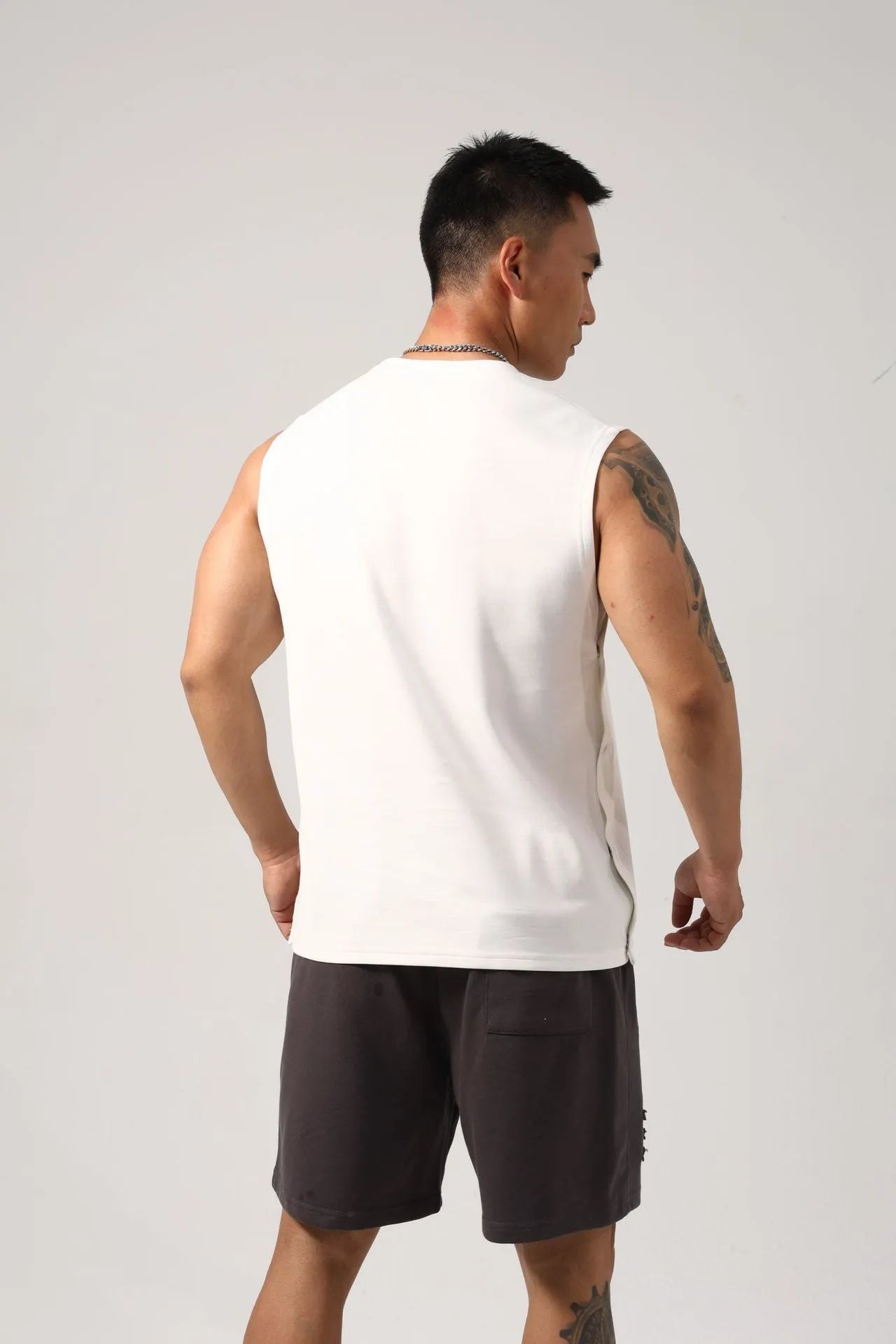 Men's Korean style loose fitness vest with hidden side hooks in solid colour