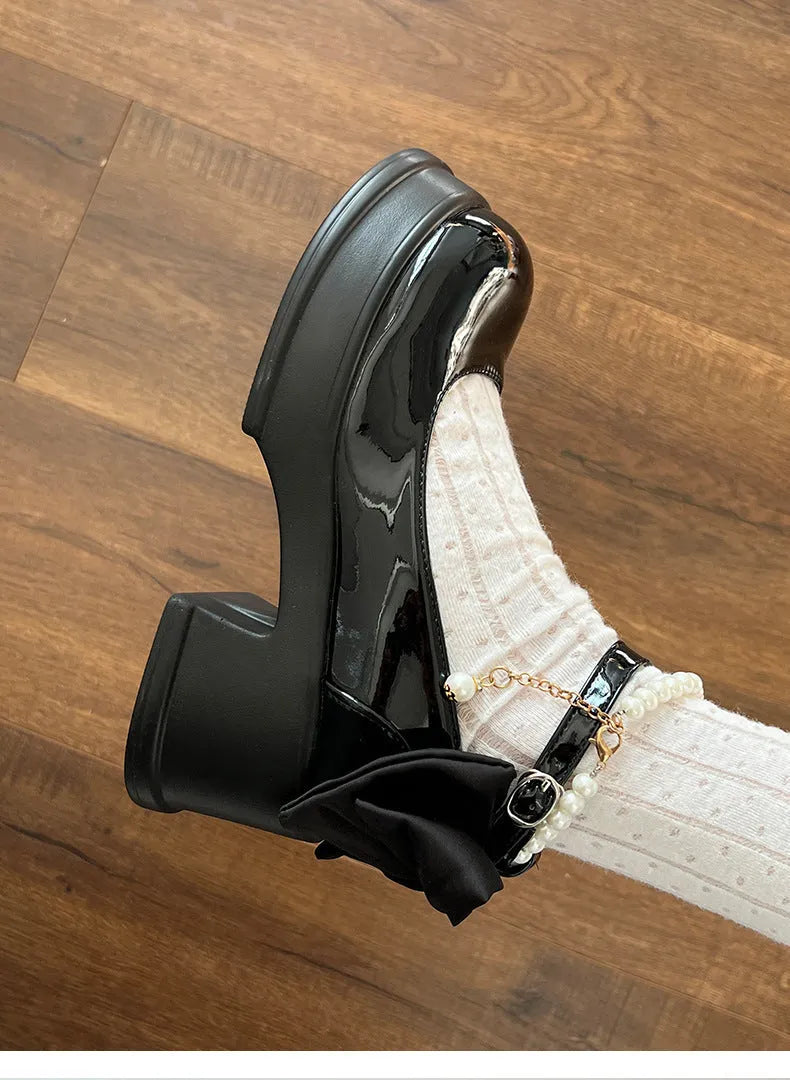 Women's chunky heel Mary Jane shoes in black or beige with round toe and 6cm heels